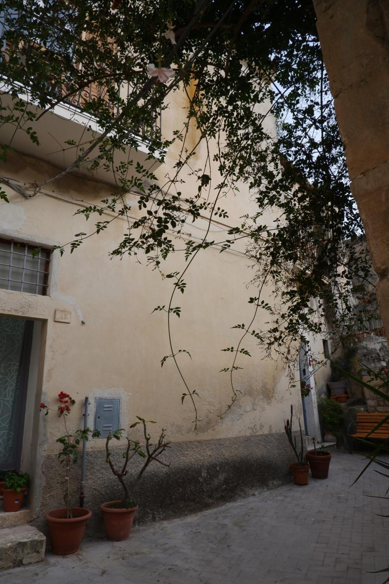 مبيت وإفطار موديكا Casa Catale المظهر الخارجي الصورة