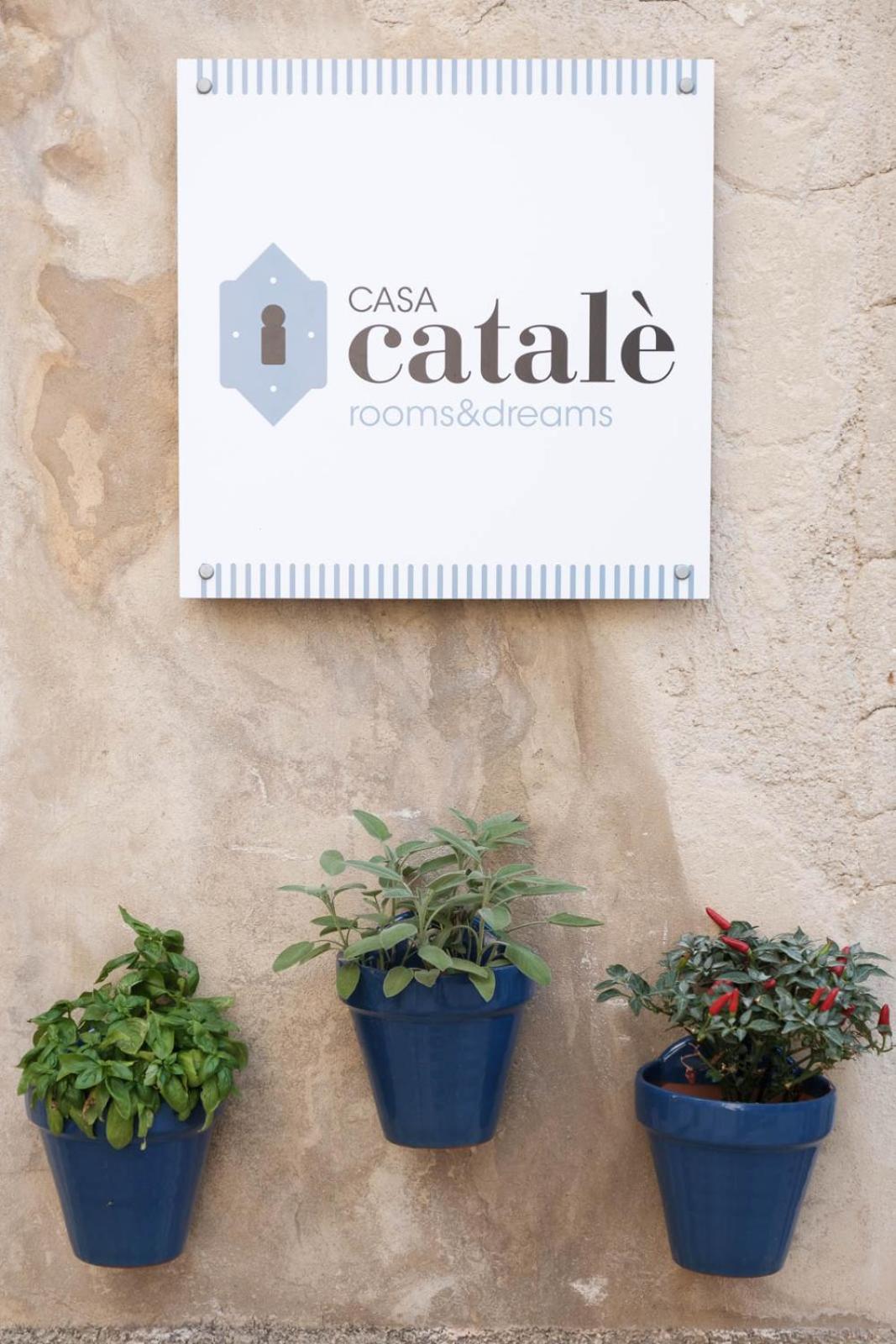 مبيت وإفطار موديكا Casa Catale المظهر الخارجي الصورة